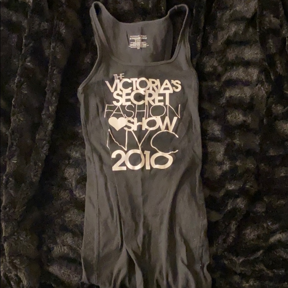 VICTORIA SECRET TANK TOP
